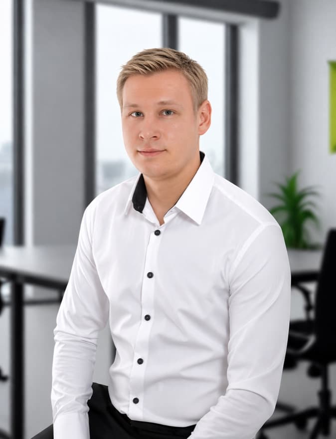 Илья Старков